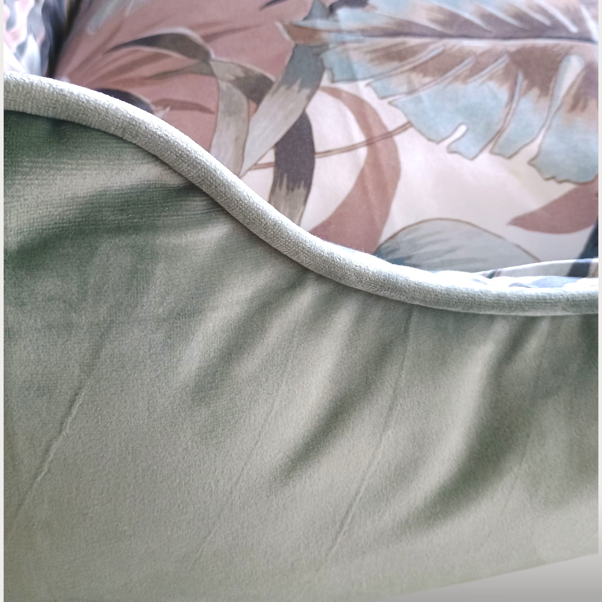 Cama hecha a mano 60x60 con tejidos de alta calidad