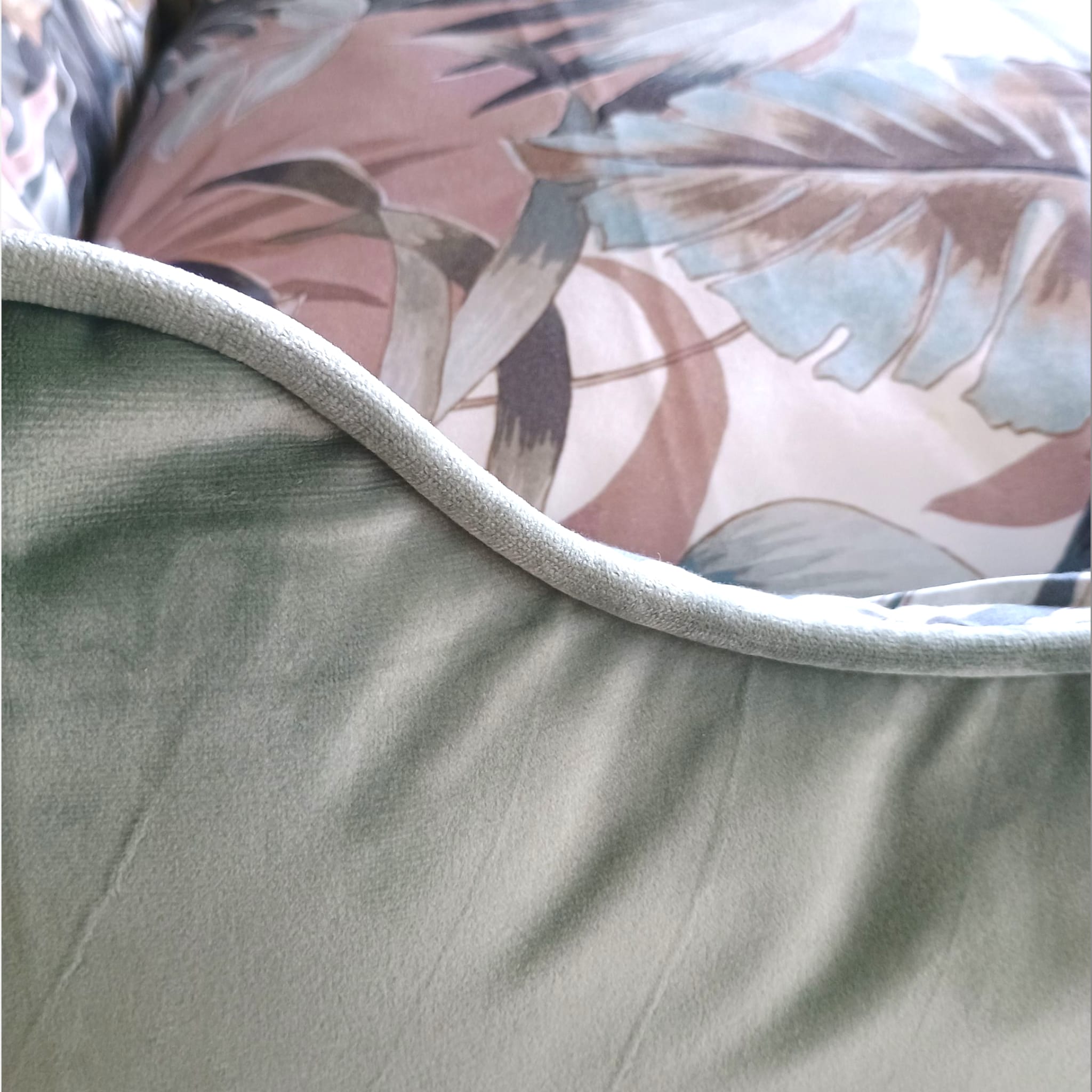 Cama hecha a mano 60x60 con tejidos de alta calidad